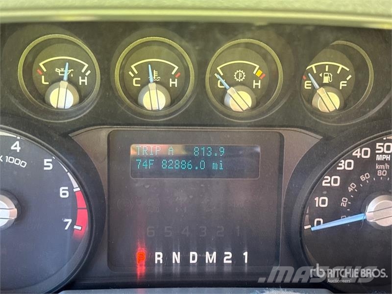 Ford F-250 XL 4x4 Crew Cab Pickup Outros