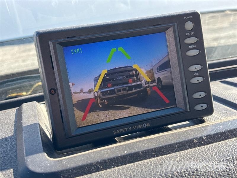 Ford F-250 XL 4x4 Crew Cab Pickup Outros