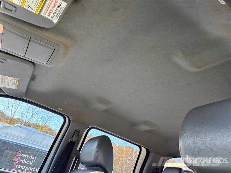Ford F-250 XL 4x4 Crew Cab Pickup Outros