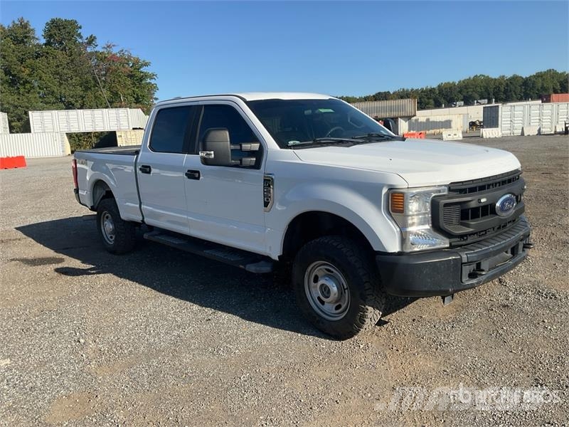 Ford F-250 XL 4x4 Crew Cab Pickup Muu