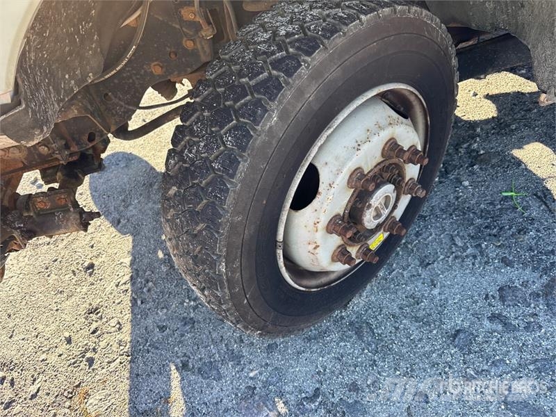 Ford F-250 XL 4x4 Crew Cab Pickup Outros