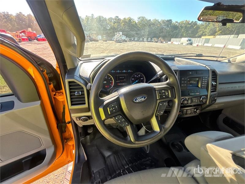 Ford F-250 XL 4x4 Crew Cab Pickup 기타