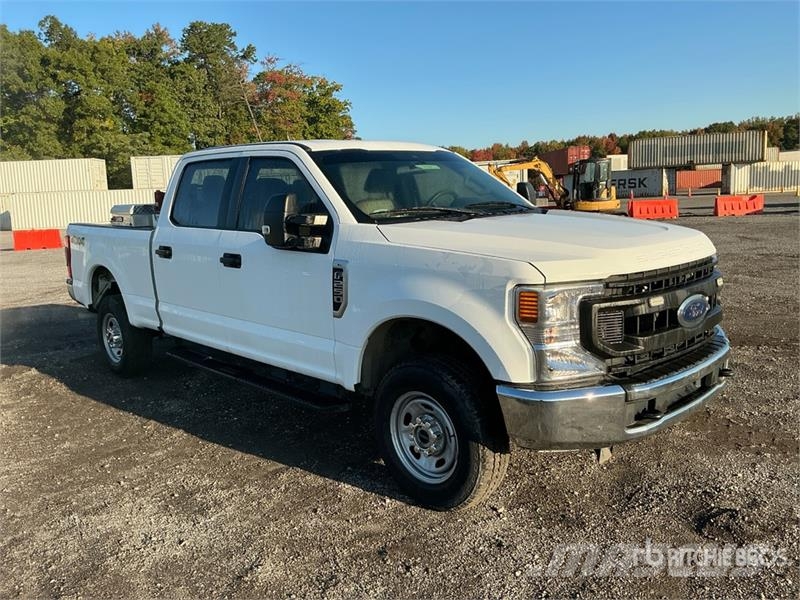 Ford F-250 XL 4x4 Crew Cab Pickup Ostalo