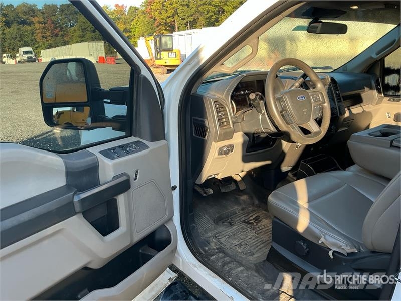Ford F-250 XL 4x4 Crew Cab Pickup Ostalo