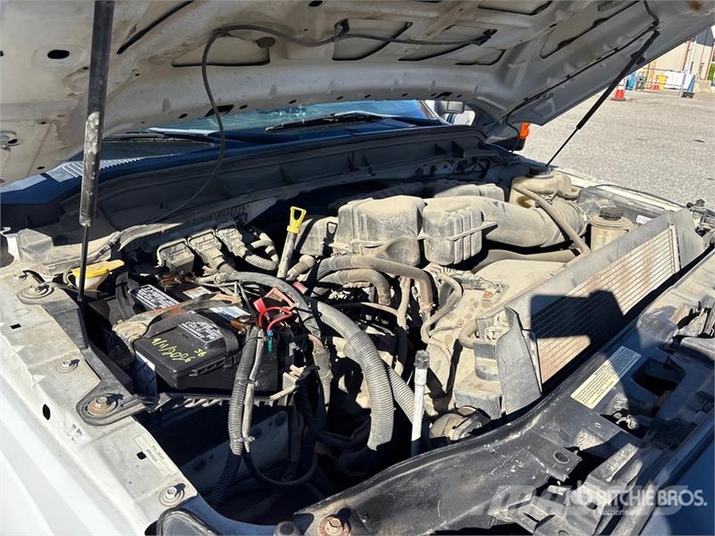 Ford F-250 XL 4x4 Crew Cab Pickup Outros