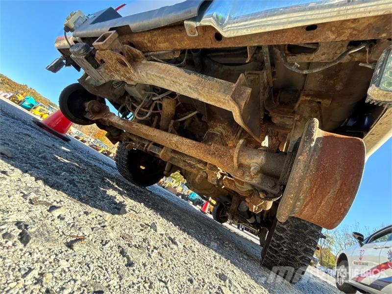 Ford F-250 XL 4x4 Crew Cab Pickup Outros