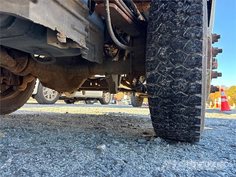 Ford F-250 XL 4x4 Crew Cab Pickup Outros