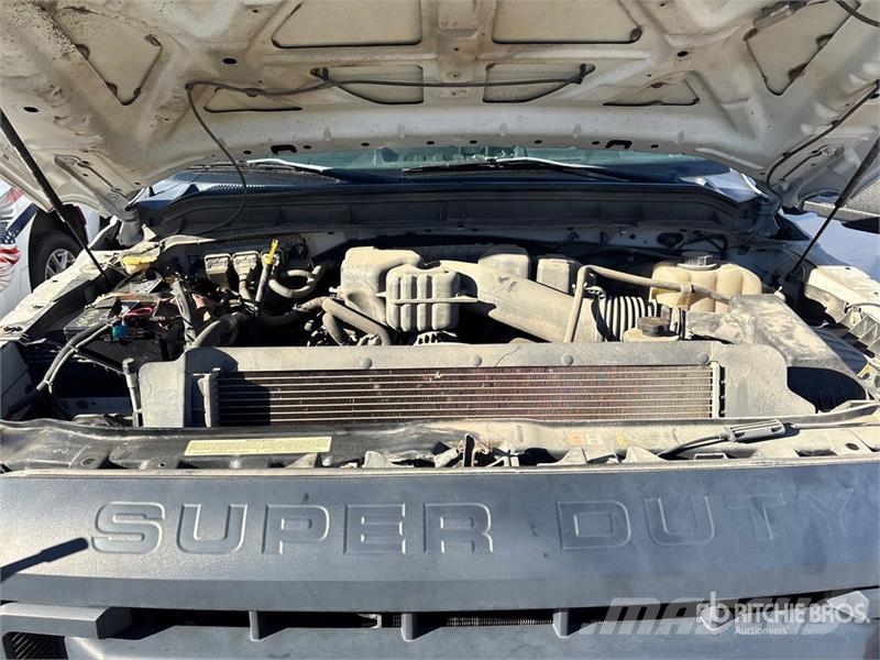 Ford F-250 XL 4x4 Crew Cab Pickup Outros