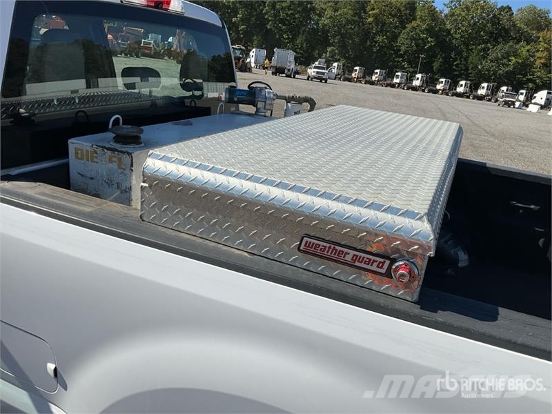 Ford F-250 XL 4x4 Crew Cab Pickup أخرى