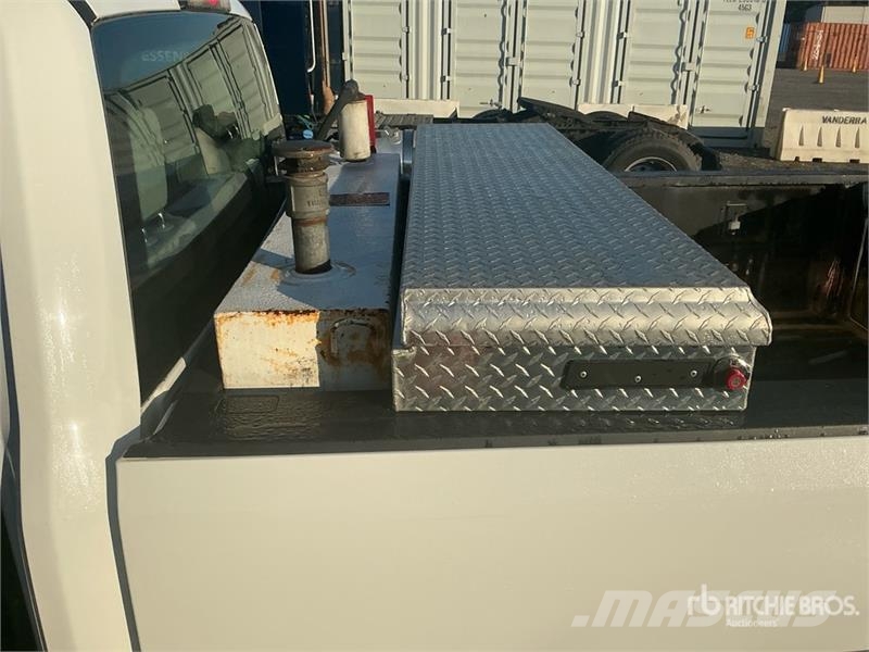 Ford F-250 XL 4x4 Crew Cab Pickup Ostalo