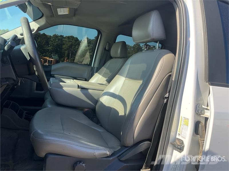 Ford F-250 XL 4x4 Crew Cab Pickup Muu