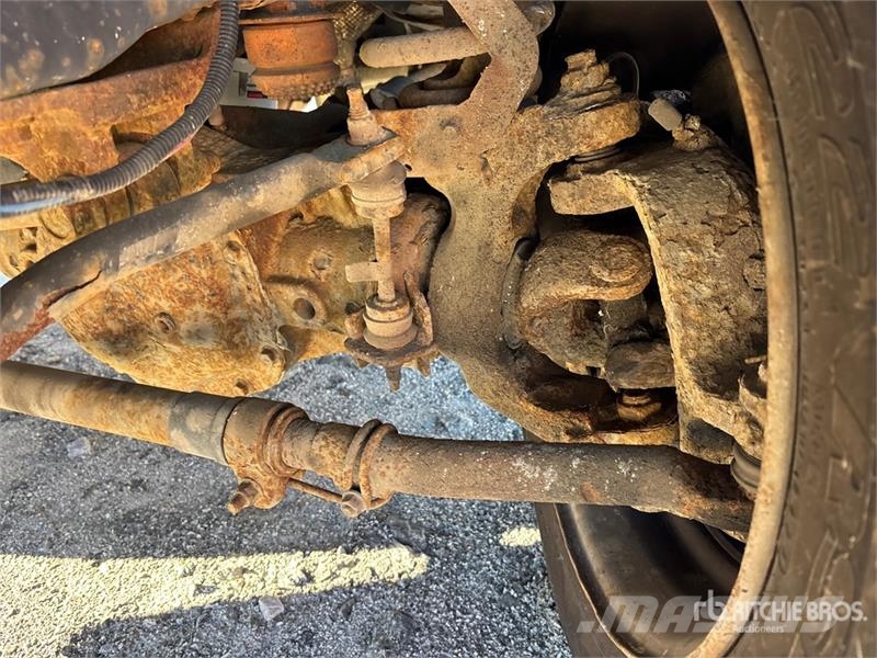 Ford F-250 XL 4x4 Crew Cab Pickup Outros
