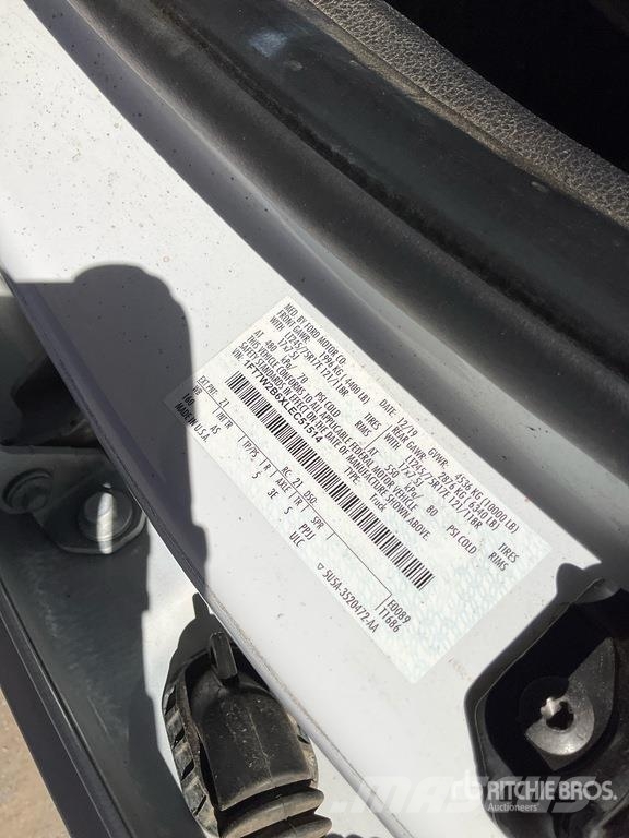 Ford F-250 XL 4x4 Crew Cab Pickup Otros