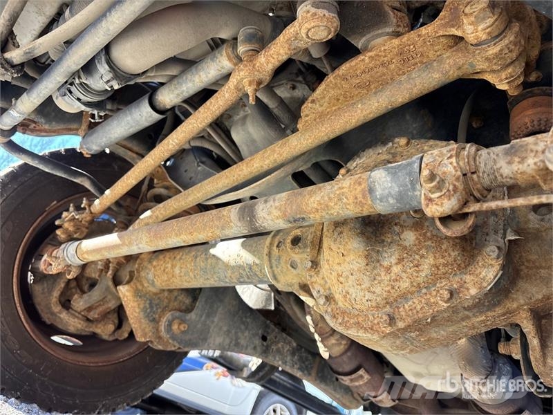 Ford F-250 XL 4x4 Crew Cab Pickup Outros