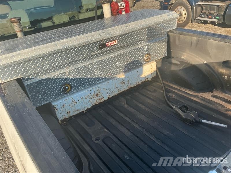 Ford F-250 XL 4x4 Crew Cab Pickup Ostalo