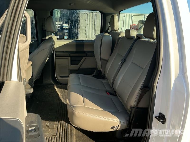 Ford F-250 XL 4x4 Crew Cab Pickup Ostalo