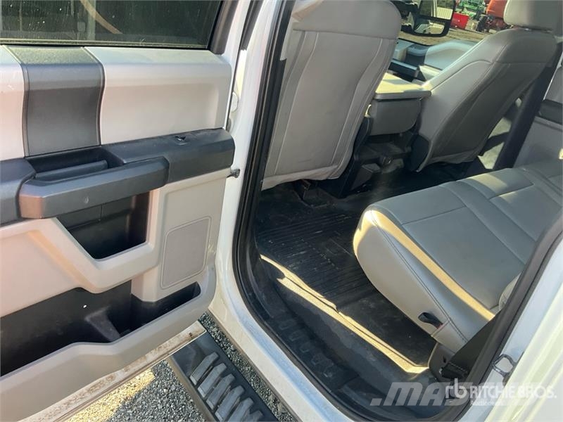 Ford F-250 XL 4x4 Crew Cab Pickup Muu