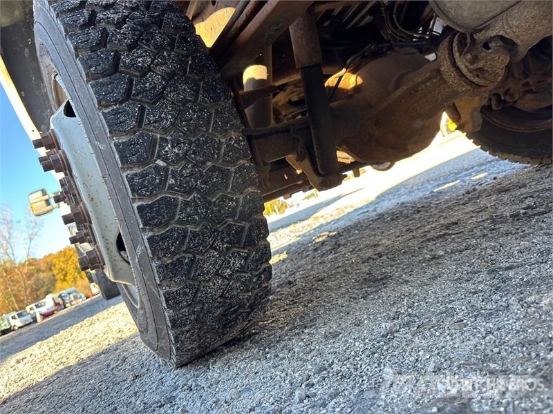 Ford F-250 XL 4x4 Crew Cab Pickup Outros