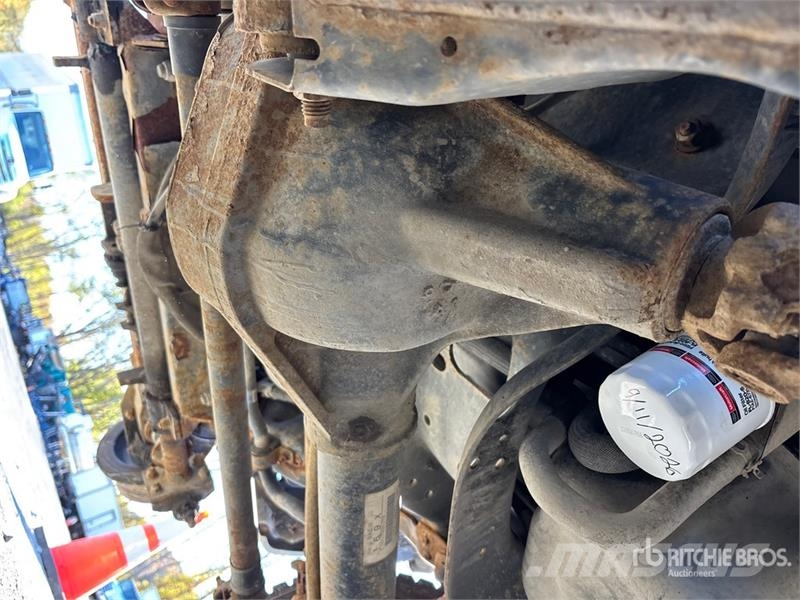 Ford F-250 XL 4x4 Crew Cab Pickup Outros
