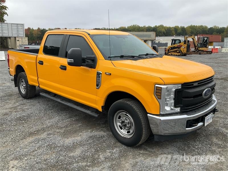 Ford F-250 XL 4x4 Crew Cab Pickup Furgoni altro