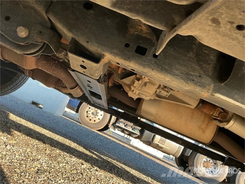 Ford F-250 XL 4x4 Crew Cab Pickup Ostalo