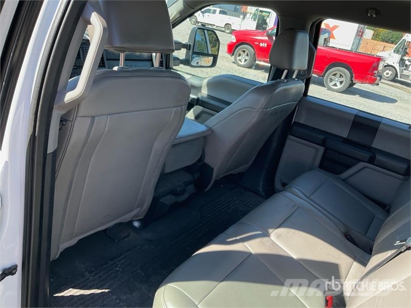 Ford F-250 XL 4x4 Crew Cab Pickup Otros