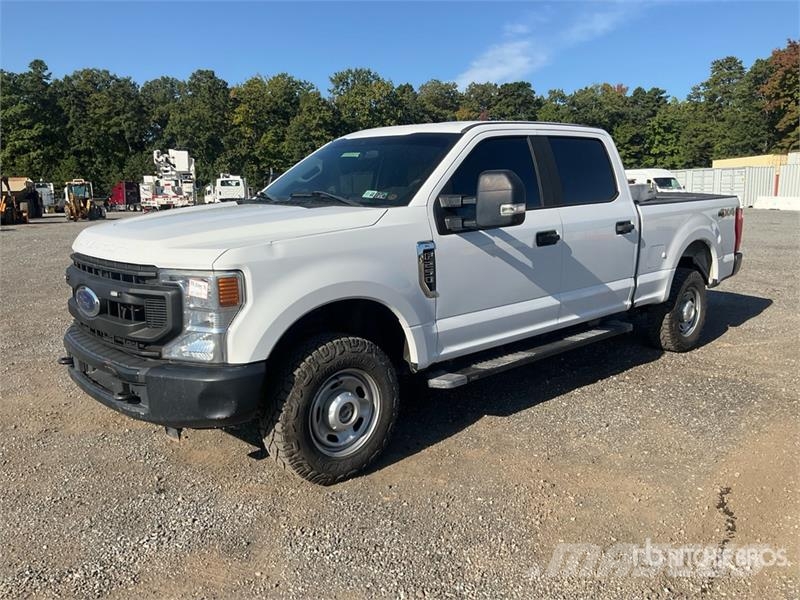 Ford F-250 XL 4x4 Crew Cab Pickup Muu