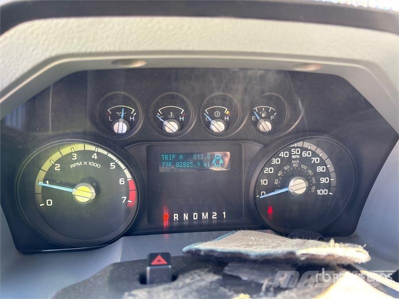 Ford F-250 XL 4x4 Crew Cab Pickup Outros