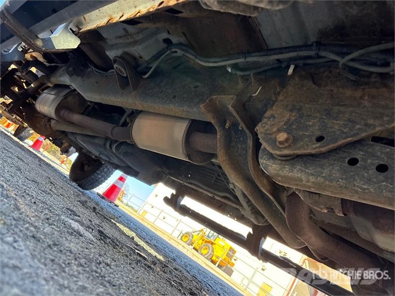 Ford F-250 XL 4x4 Crew Cab Pickup Outros