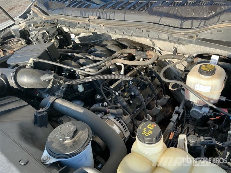 Ford F-250 XL 4x4 Crew Cab Pickup Ostalo