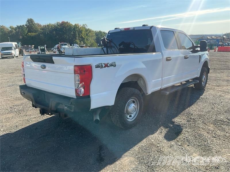 Ford F-250 XL 4x4 Crew Cab Pickup Muu
