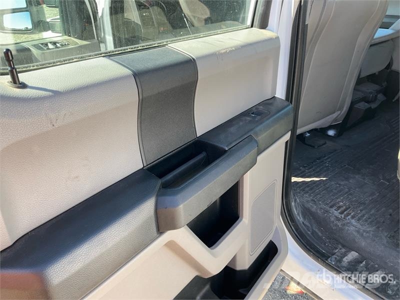 Ford F-250 XL 4x4 Crew Cab Pickup Otros