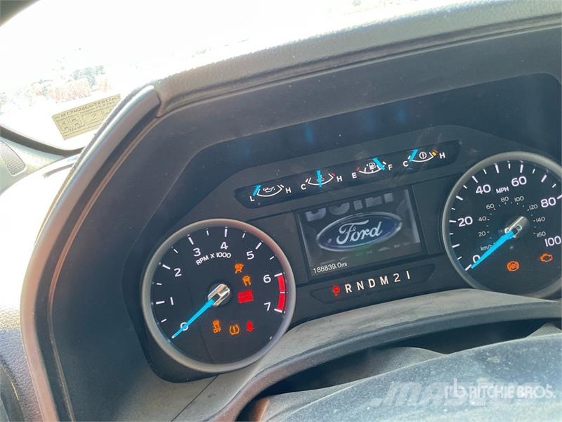 Ford F-250 XL 4x4 Crew Cab Pickup أخرى