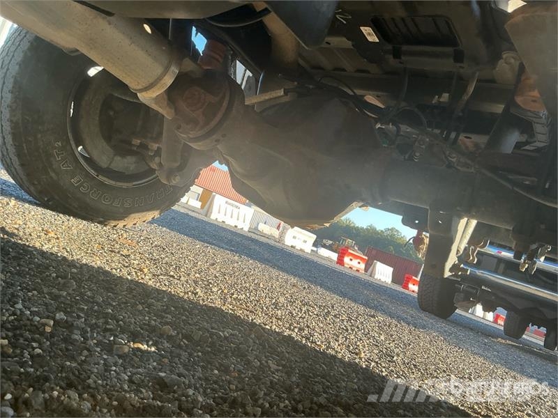 Ford F-250 XL 4x4 Crew Cab Pickup Ostalo