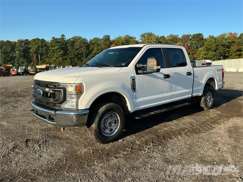 Ford F-250 XL 4x4 Crew Cab Pickup Ostalo