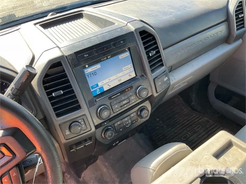 Ford F-250 XL 4x4 Crew Cab Pickup Drugi