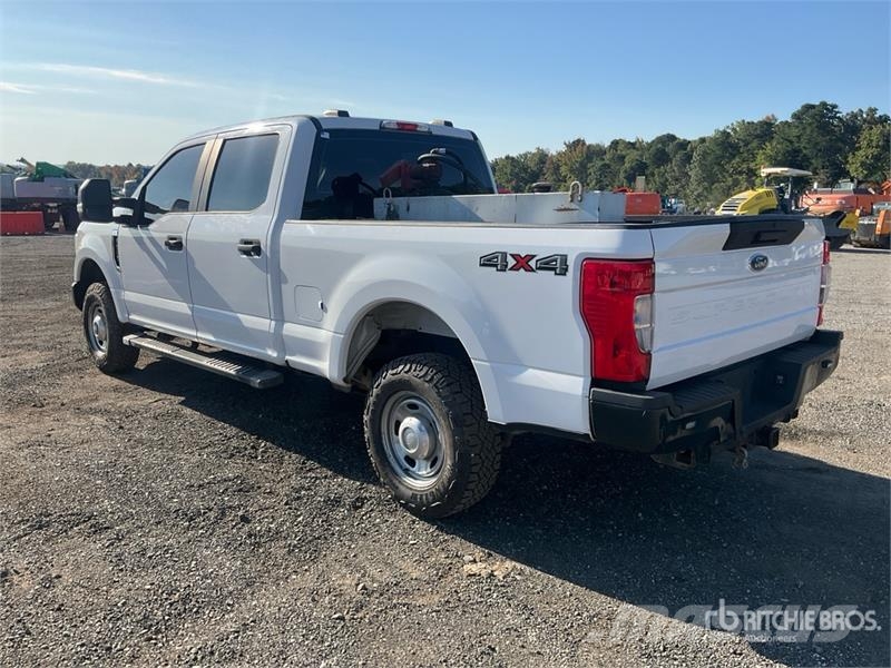 Ford F-250 XL 4x4 Crew Cab Pickup Muu