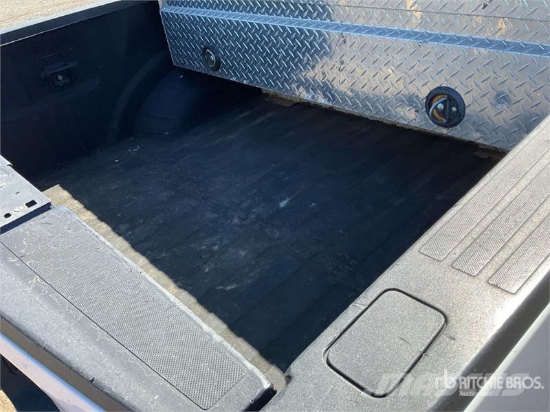 Ford F-250 XL 4x4 Crew Cab Pickup أخرى