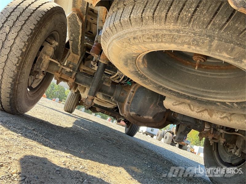 Ford F-250 XL 4x4 Crew Cab Pickup Otros