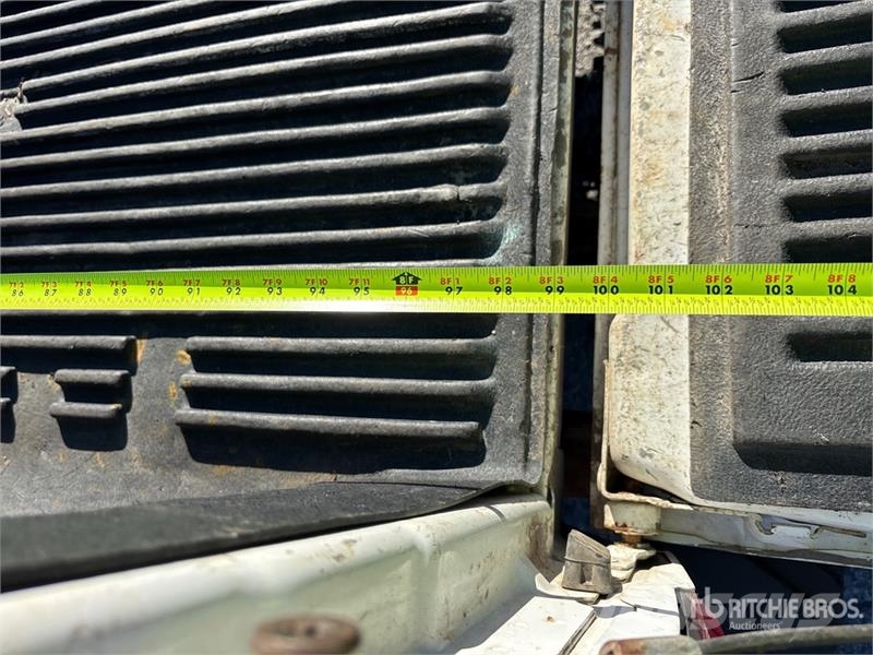 Ford F-250 XL 4x4 Crew Cab Pickup Outros