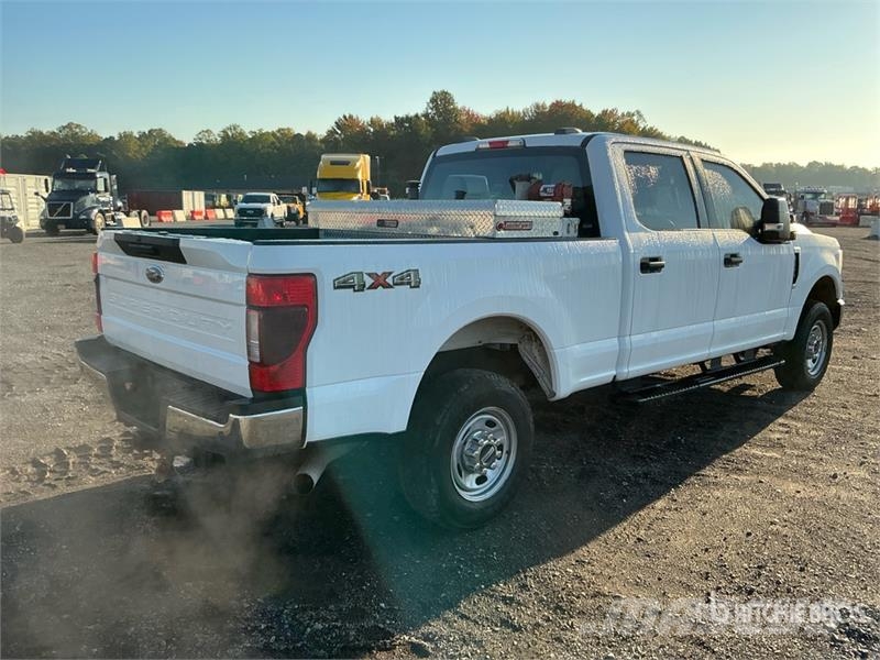 Ford F-250 XL 4x4 Crew Cab Pickup Ostalo