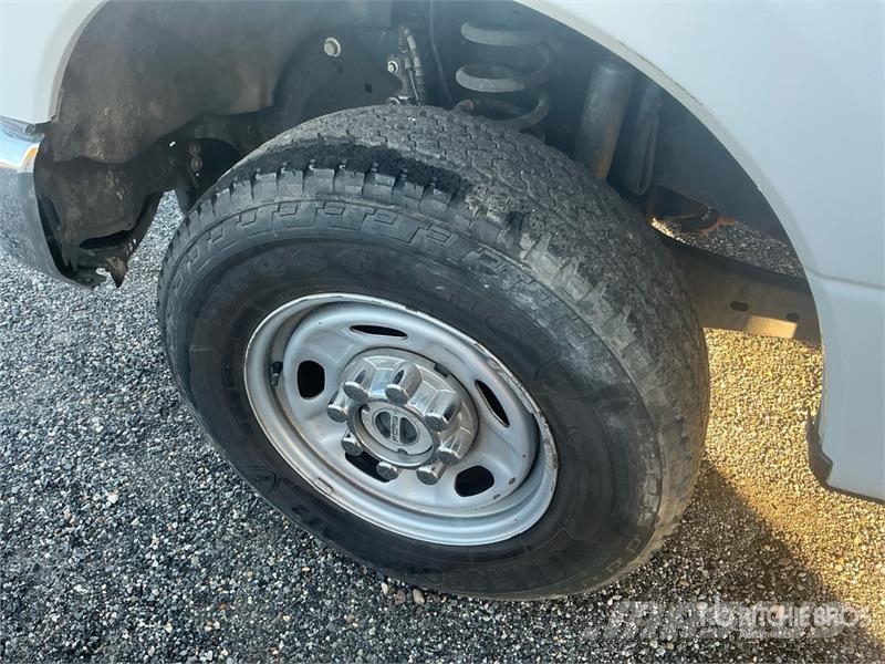 Ford F-250 XL 4x4 Crew Cab Pickup Ostalo