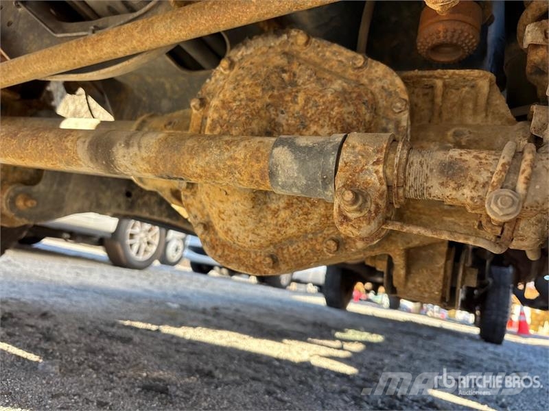 Ford F-250 XL 4x4 Crew Cab Pickup Outros