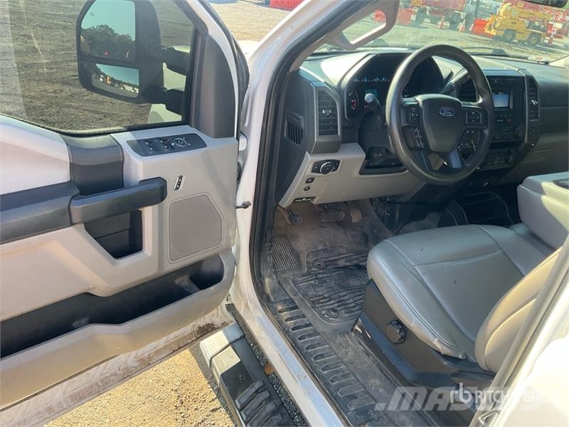 Ford F-250 XL 4x4 Crew Cab Pickup Muu