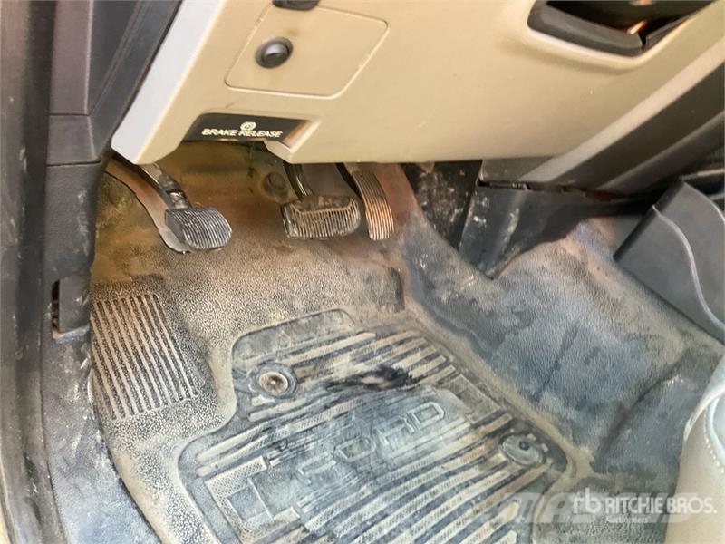 Ford F-250 XL 4x4 Crew Cab Pickup Muu