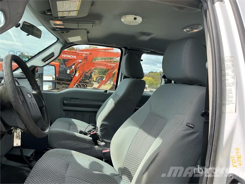 Ford F-250 XL 4x4 Extended Cab Utility Truck Prekucniki