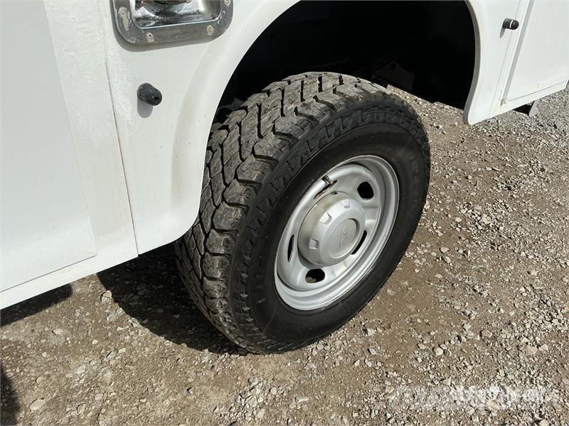 Ford F-250 XL 4x4 Extended Cab Utility Truck Prekucniki
