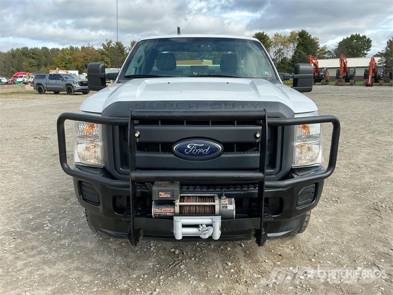 Ford F-250 XL 4x4 Extended Cab Utility Truck Prekucniki