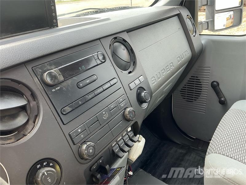 Ford F-250 XL 4x4 Extended Cab Utility Truck Prekucniki