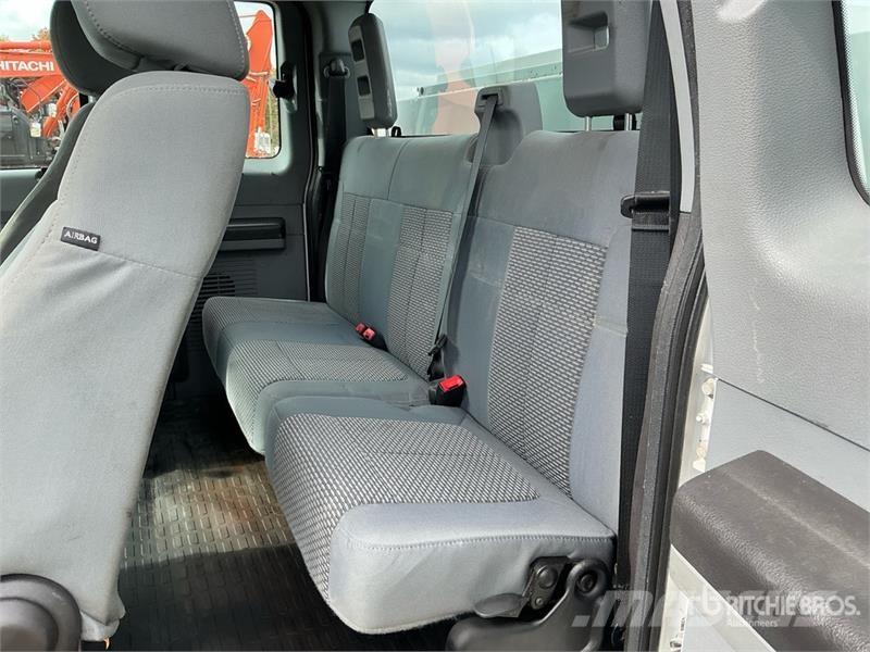 Ford F-250 XL 4x4 Extended Cab Utility Truck Prekucniki